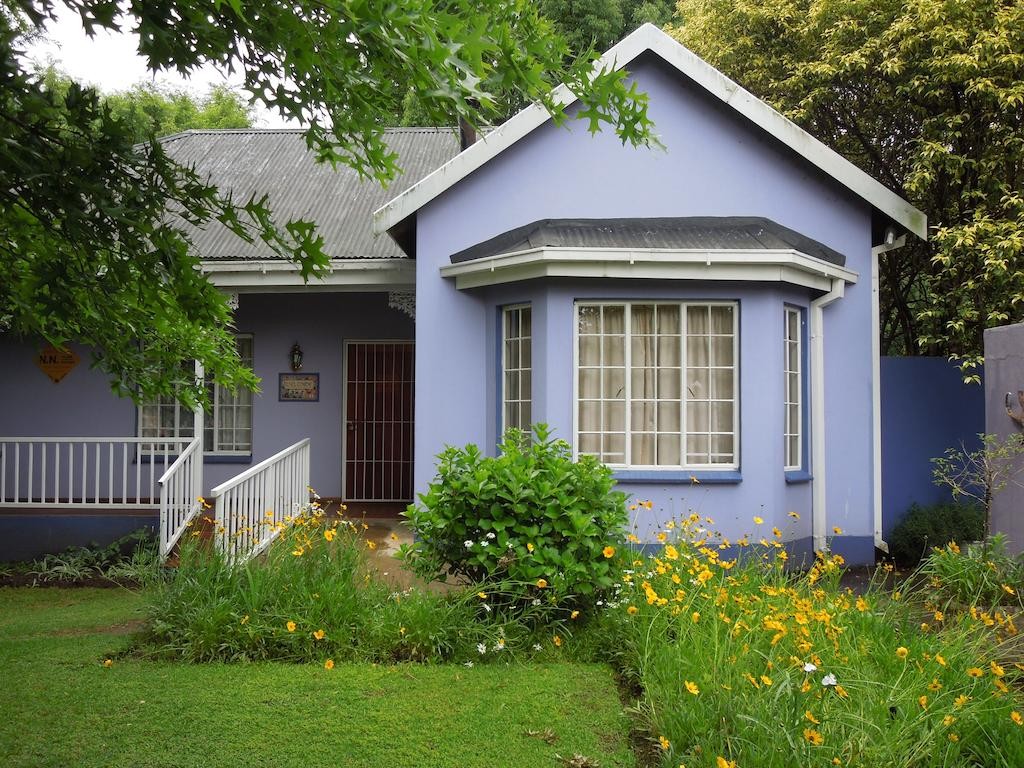 Lilac Lodge-Purple House