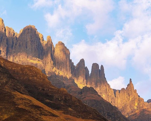 Mbundini and Fangs Passes Hike